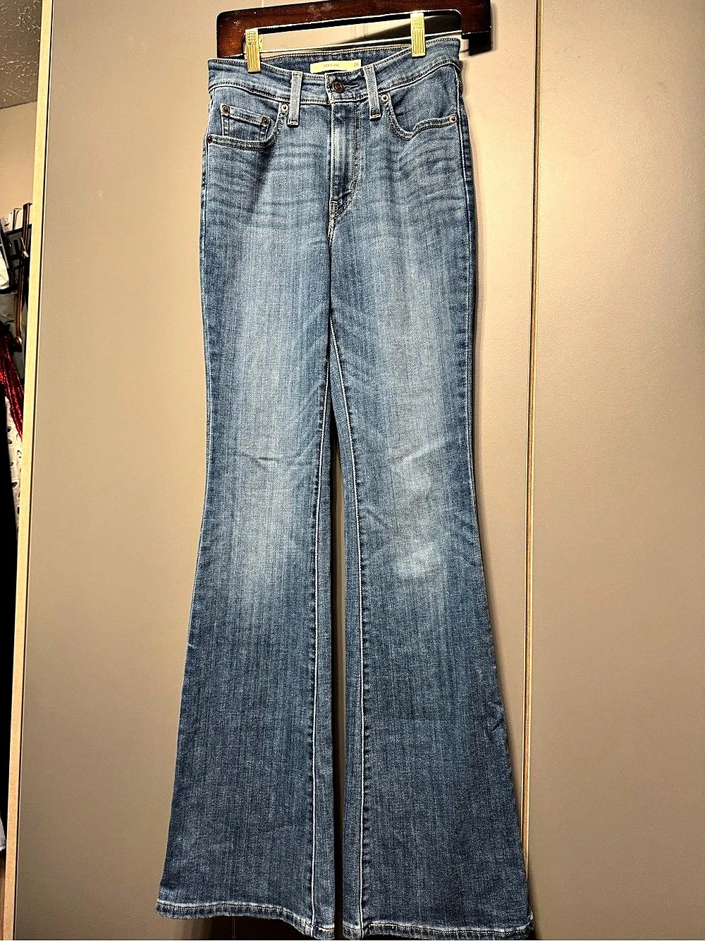 Levi's 725 High Rise Bootcut Blue Bootcut Jeans Waist 26 Length 34 Like New